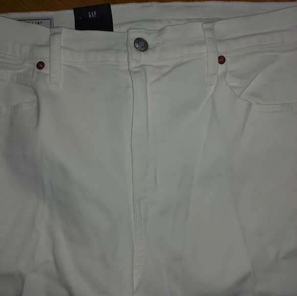 NWT Gap Optic White High Rise Kick Fit Jeans with Washwell – Size 32 / 14 Short - Picture 5 of 13